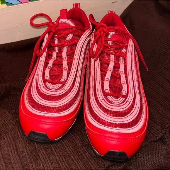 Red air max 97, worn a bit but still in good condition - Picture 4 of 4